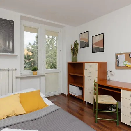 Spacious Astronaut's Wlochy By Renters Lägenhet