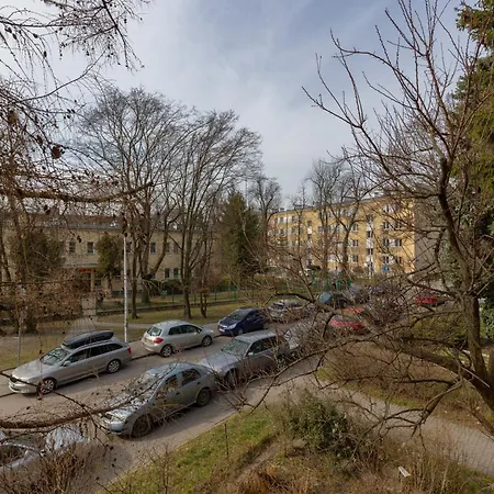 Spacious Astronaut's Wlochy By Renters * Warszawa