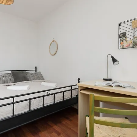 Spacious Astronaut's Wlochy By Renters Lejlighed *