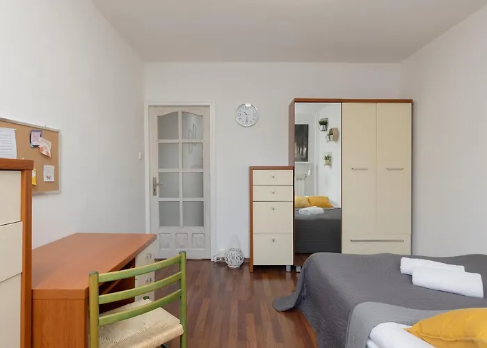 Apartman Spacious Astronaut's Wlochy By Renters