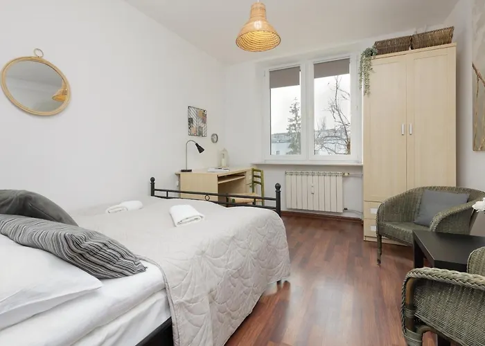 Spacious Astronaut's Wlochy By Renters Apartman