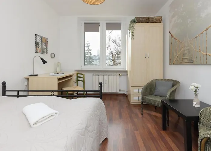 Spacious Astronaut's Wlochy By Renters Apartman Varsó