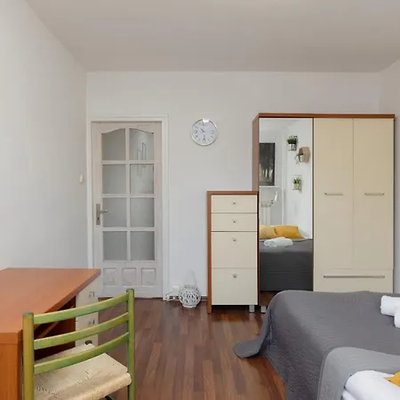 Appartement Spacious Astronaut's Wlochy By Renters