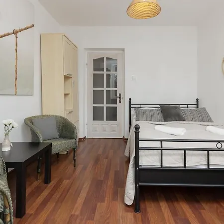 Appartement Spacious Astronaut's Wlochy By Renters